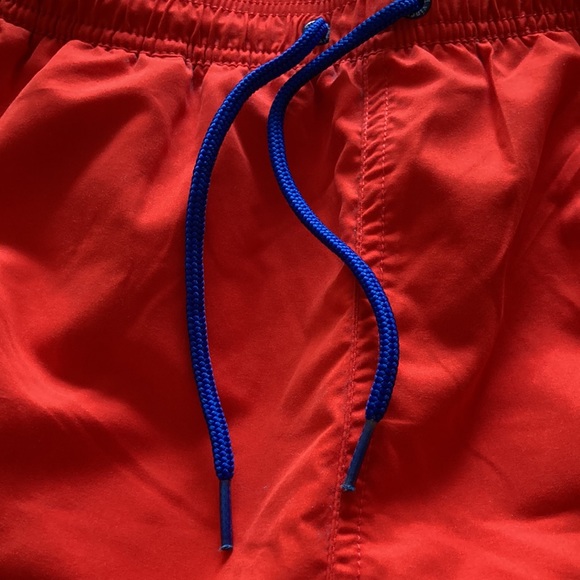 Vineyard vines Swim Trunks. - Picture 4 of 7